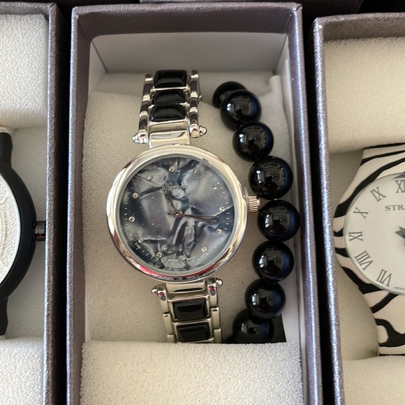 Seven brand-new watches by Strada + One matching bracelet - Picture 6 of 9